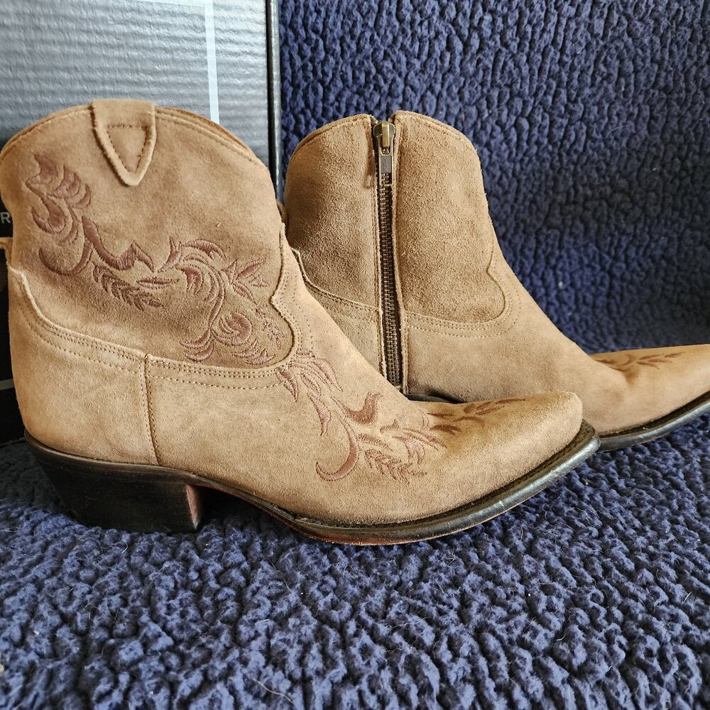 Lucchesse,  shortie boots.